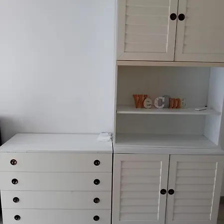 E Un Semplice Posto Letto Nell'ingresso Centralissimo Quarto em Acomodações Particulares Sanremo