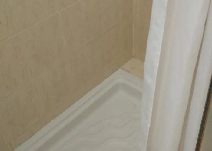 Δωμάτια σε οικογενειακή κατοικία E Un Semplice Posto Letto Nell'ingresso Centralissimo Σαν Ρέμο